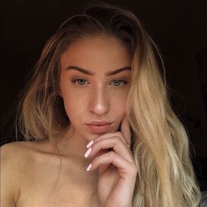 Meet your Posher, Alyson